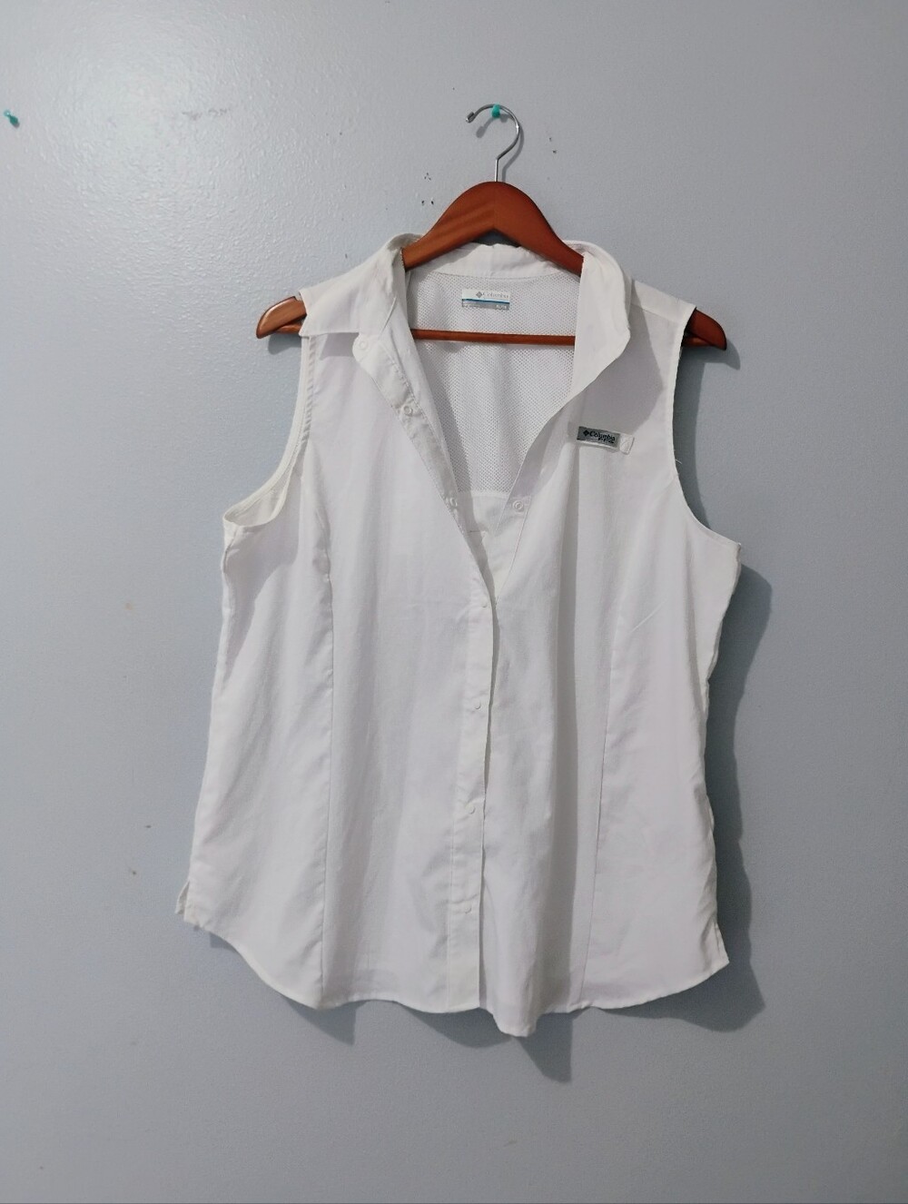 Columbia White Sleeveless Button-Down Camp Shirt